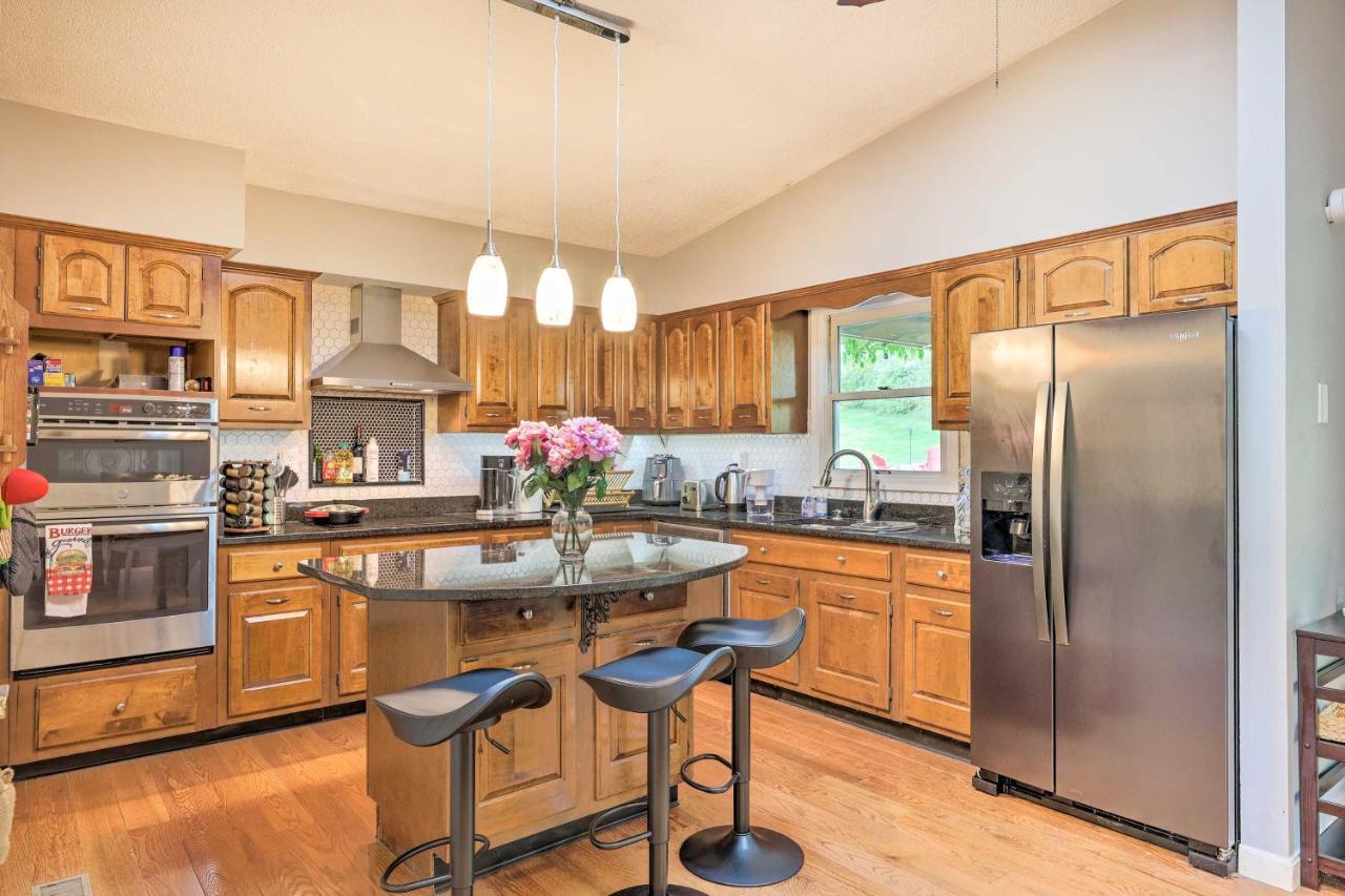 Family-Friendly Brookville Home With Hot Tub! Exterior photo